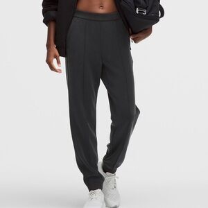 Lululemon SoftStreme Classic Fit High Rise Jogger, Black, Small NWT